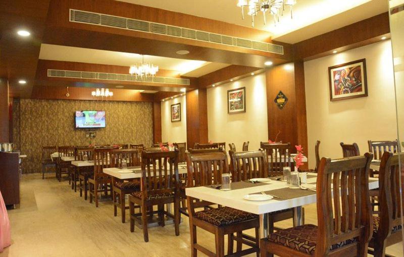Hotel Eden Roc Bhubaneswar Buitenkant foto